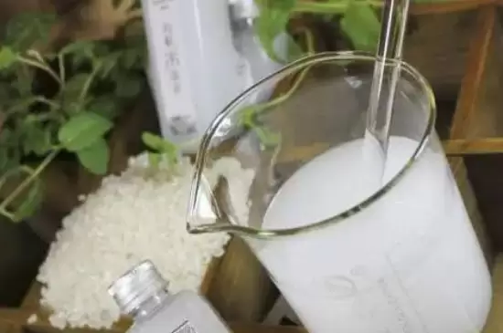 淘米水可以直接浇花吗? 淘米水可以直接浇花吗?