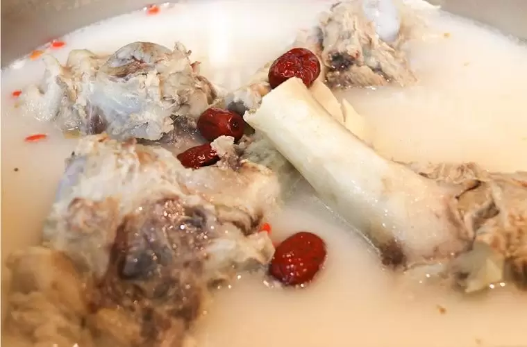图片[2]-会理夜市的筒子骨煲汤：味蕾的盛宴-会东网
