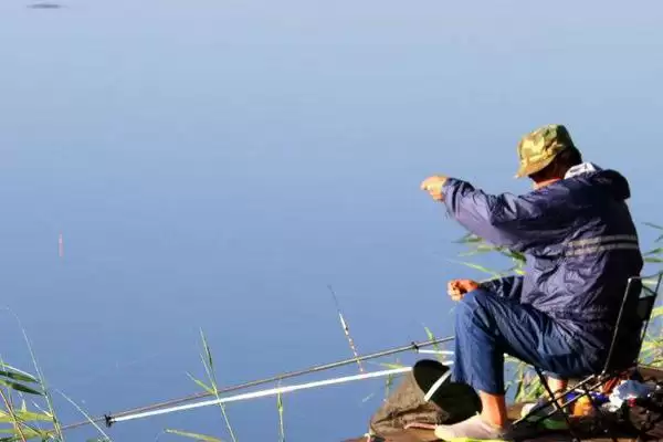 图片[4]-6月份钓鱼钓浅还是钓深(6月份在不同水域钓鱼选择钓浅还是钓深呢)-会东网