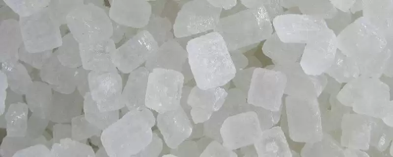 白冰糖与黄冰糖区别(白冰糖与黄冰糖区别及其在烹饪和食用上的不同应用)-会东网
