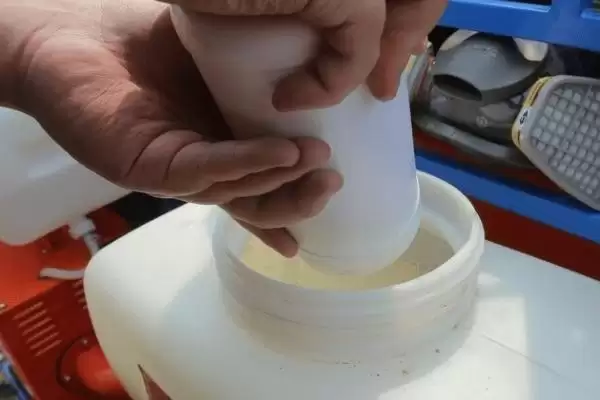 图片[2]-甲维虫螨腈一瓶可以兑多少水 ，甲维虫螨腈兑水量咋根据药剂规格定？-会东网