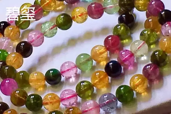 碧玺和水晶有哪些方面的区别呢,碧玺和水晶有什么区别插图1 碧玺和水晶有哪些方面的区别呢,碧玺和水晶有什么区别插图1