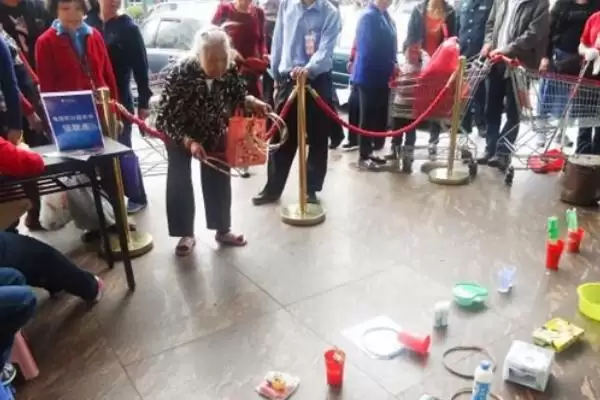 地摊售卖的盈利商品种类,地摊卖什么东西可以挣钱有哪些选择插图3 地摊售卖的盈利商品种类,地摊卖什么东西可以挣钱有哪些选择插图3