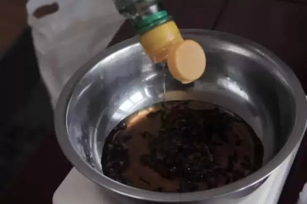丁香油加入饵料钓鱼情况,丁香油可以加入饵料用于钓鱼吗插图1 丁香油加入饵料钓鱼情况,丁香油可以加入饵料用于钓鱼吗插图1