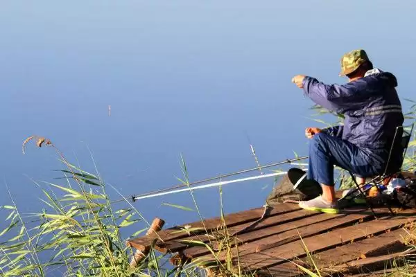 冬天钓鱼的浮漂选择,冬天钓鱼用七星漂还是立漂如何选择插图3 冬天钓鱼的浮漂选择,冬天钓鱼用七星漂还是立漂如何选择插图3
