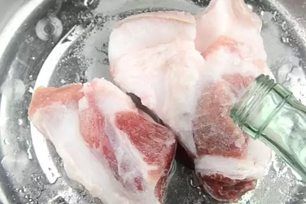 冰冻的肉怎样快速进行解冻呢,冰冻的肉怎样快速解冻插图1 冰冻的肉怎样快速进行解冻呢,冰冻的肉怎样快速解冻插图1