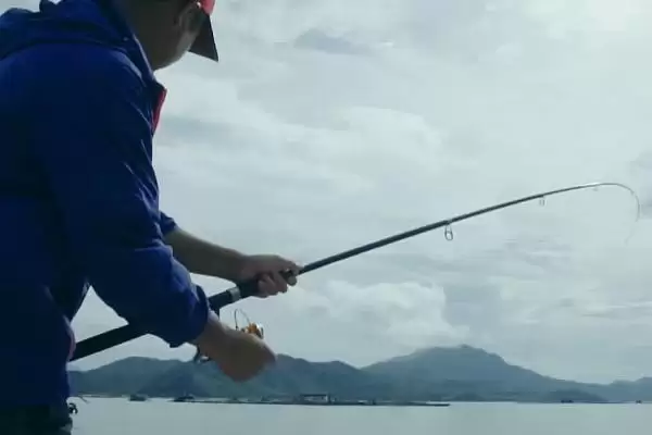 春天钓鲫鱼是钓远还是钓近好呢,春天钓鲫鱼是钓远还是钓近插图1 春天钓鲫鱼是钓远还是钓近好呢,春天钓鲫鱼是钓远还是钓近插图1