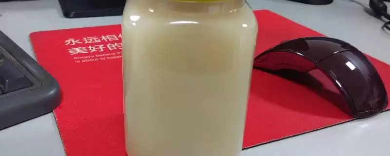 槐花蜜结晶色呈乳白细粒油脂状,槐花蜜结晶是什么颜色,颜色特征对吗?插图 槐花蜜结晶色呈乳白细粒油脂状,槐花蜜结晶是什么颜色,颜色特征对吗?插图