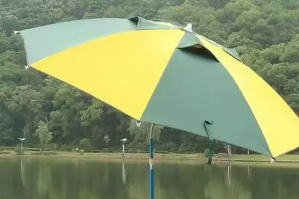钓鱼伞的功能作用介绍,钓鱼伞是什么样的遮风避雨工具插图2 钓鱼伞的功能作用介绍,钓鱼伞是什么样的遮风避雨工具插图2
