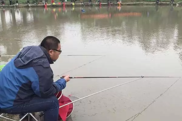 黑坑为什么不让用红虫呢,黑坑不让用红虫是因易引起偏口和污染水质吗插图2 黑坑为什么不让用红虫呢,黑坑不让用红虫是因易引起偏口和污染水质吗插图2
