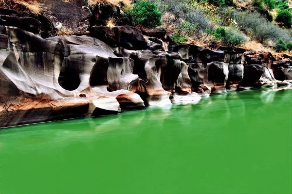 会东资讯|会东县旅游必去的景点怪石滩插图1 会东资讯|会东县旅游必去的景点怪石滩插图1