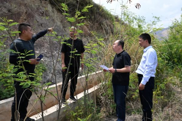 川滇明珠会东:张亮到铁柳镇调研督导防汛防地灾工作插图2 川滇明珠会东:张亮到铁柳镇调研督导防汛防地灾工作插图2