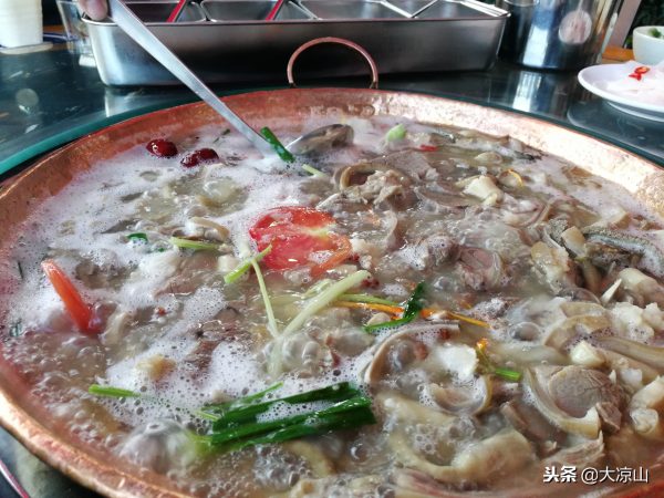 图片[3]-探访堵格牲畜交易市场凉山会东黑山羊备受青睐-会东网