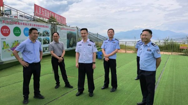 梁小辉先后到我县大崇迁建集镇、县公安局执法办案中心等镇调研插图1