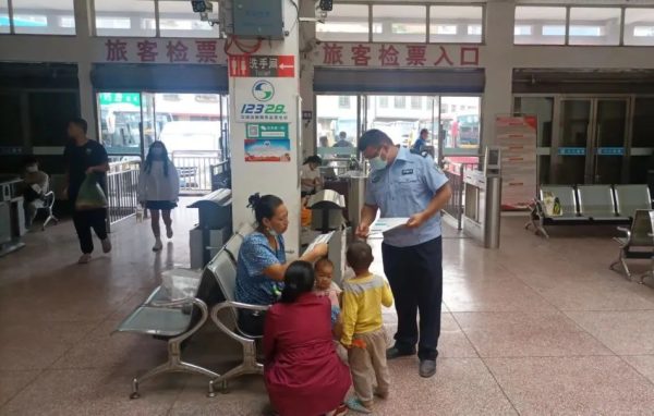 会东交警切实做好“火把节”期间道路交通安全工作插图2 会东交警切实做好“火把节”期间道路交通安全工作插图2