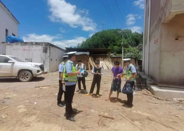 会东交警切实做好“火把节”期间道路交通安全工作插图4 会东交警切实做好“火把节”期间道路交通安全工作插图4