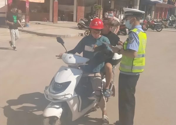 会东交警切实做好“火把节”期间道路交通安全工作插图5 会东交警切实做好“火把节”期间道路交通安全工作插图5