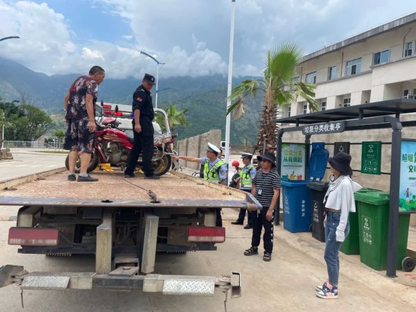 【基层动态】会东大崇镇开展占道经营、乱停乱放专项整治行动插图