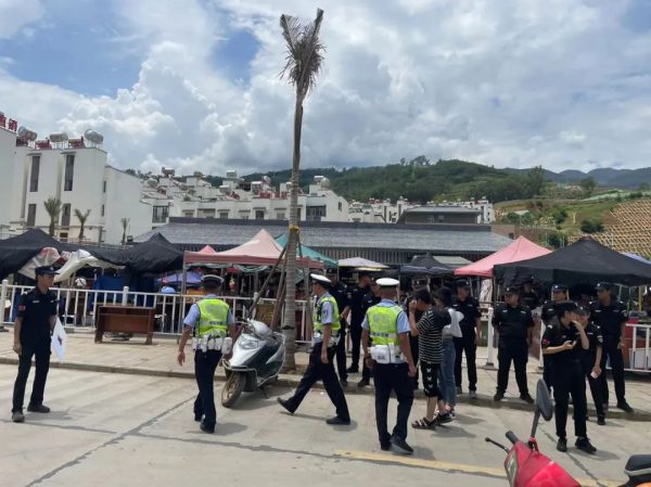 【基层动态】会东大崇镇开展占道经营、乱停乱放专项整治行动插图1