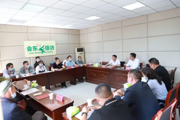 中国会东县委书记环江红到县信访局接待来访群众插图