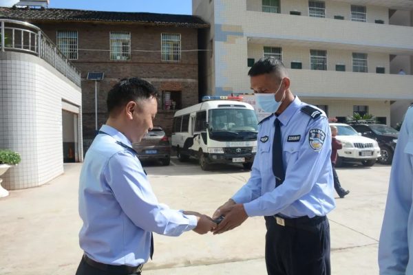 会东县公安局举行警务辅助人员授衔仪式插图2