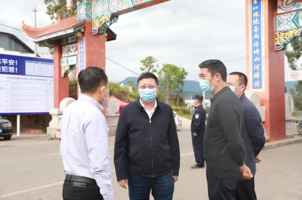 会东县委书记环江红到山北梁子疫情防控综合卡点检查插图1