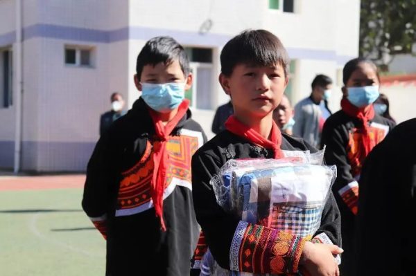 会东南山实验学校到野租乡中心校开展爱心捐赠活动插图5