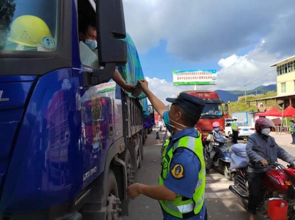 川滇明珠｜会东山北梁子疫情防控卡点：当好“守门员”筑牢屏障插图3