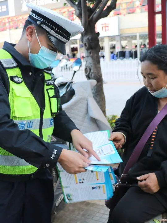 会东县公安局交警大队，会东县公安局交警大队深入各街道社区插图1