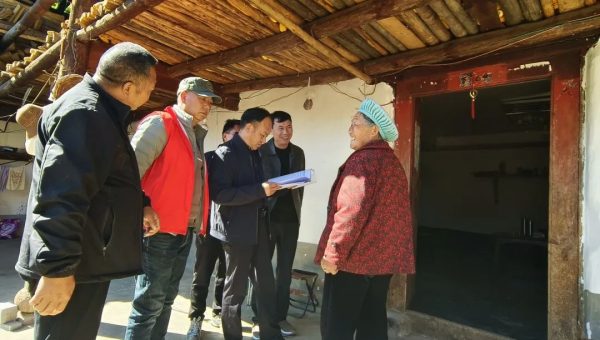 会东网，11月13日，会东县委副书记王礼学先后到江西街乡天坪村插图