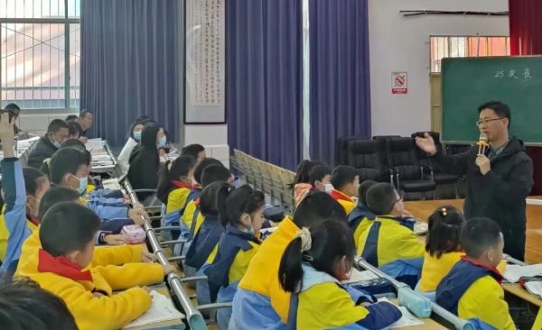 会东网，会东第三小学“课堂教学中的提问艺术”为专题的教研活动插图2