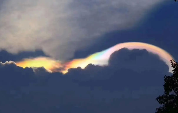 会东网，11月11日会东的网友拍摄到了罕见白云插图3