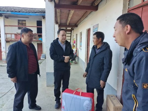 会东网，11月16日，会东县政府办刘正斌到野租乡挡风岩村调研-会东网