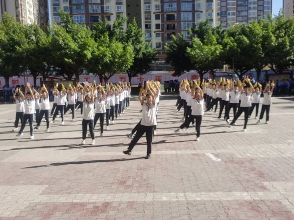 会东网,11月16日,会东县参鱼中学举行了第二十四届冬季学生运动会插图7 会东网,11月16日,会东县参鱼中学举行了第二十四届冬季学生运动会插图7