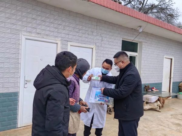 川滇明珠，12月29日，王超到乌东德镇”家庭发放“防疫健康包插图