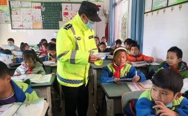 会东网报道，12月6日，参鱼中学召开食堂食品安全培训会议插图1