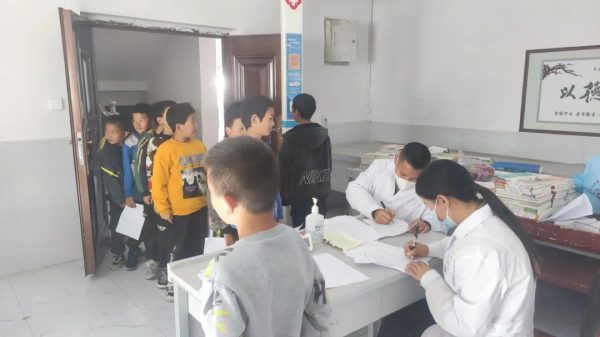 会东网报道，12月6日，参鱼中学召开食堂食品安全培训会议插图3