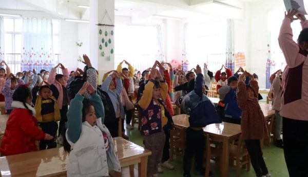 会东网报道，12月6日，参鱼中学召开食堂食品安全培训会议插图2