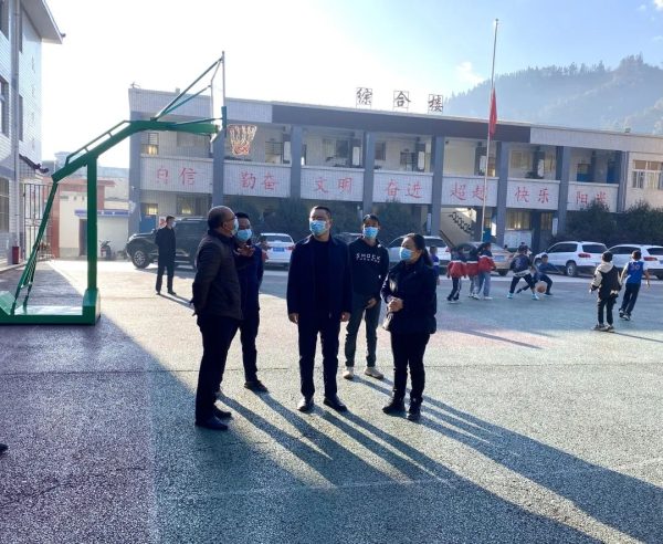 会东网报道，12月7日，张建军到江西街乡查看中心校食堂环境卫生调研插图