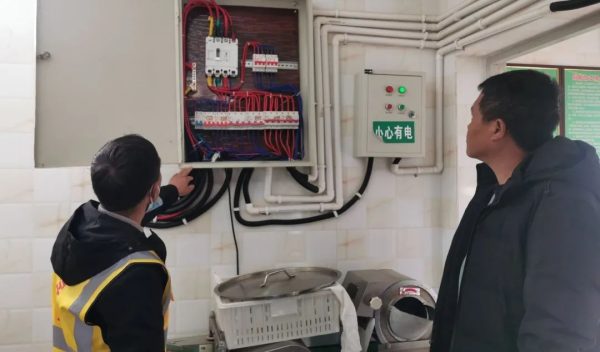 会东网动态，12月7日，会东铁柳镇龙树小学开展校园安全隐患大排查插图