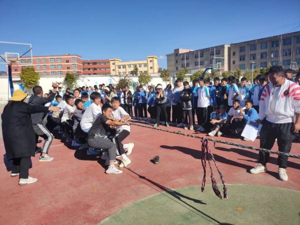 会东网报道,12月1日,会东嘎吉中学举行2022年冬季学生运动会-会东网