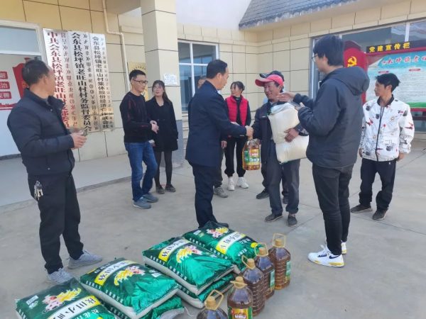 会东网，1月12日，县城管局到松坪镇老旺山村开展“暖冬行动”-会东网