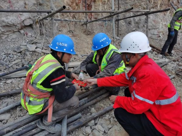 会东官网,会东县建筑工人留守项目工地过大年!插图1 会东官网,会东县建筑工人留守项目工地过大年!插图1