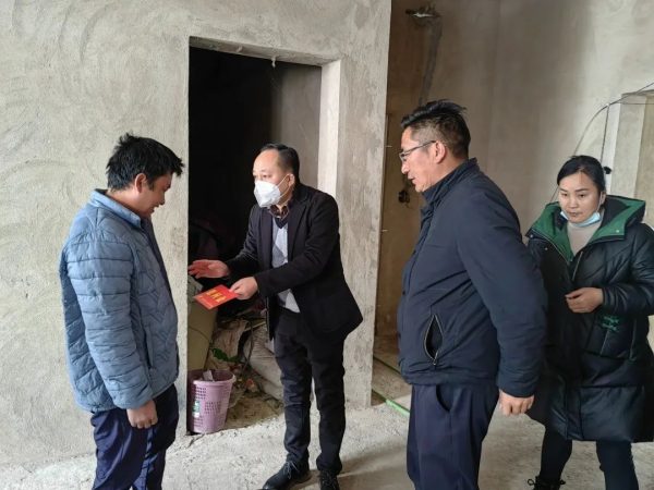 会东网，1月16日，刘正斌到鲹鱼河镇看望慰问部分老党员插图