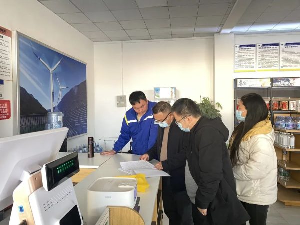 会东，1月18日，县发改经信局开展节前加油站安全生产检查工作插图