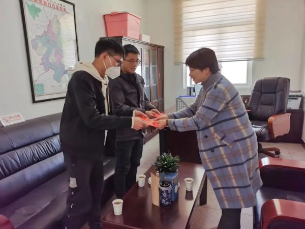 会东网,1月16日,陈晶到大崇镇、和文中学等地看望慰问移民群众-会东网