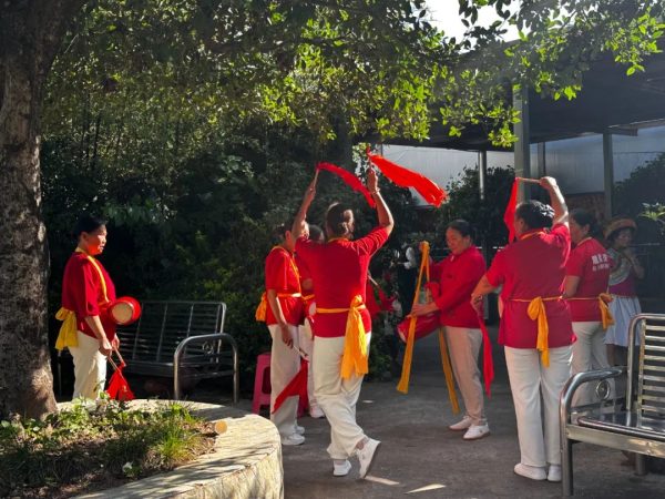 重阳节,会东县老人们用文艺汇演庆祝自己的节日-会东网