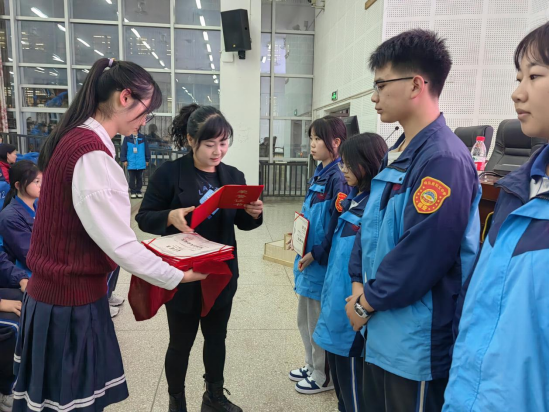 会东县和文中学举行学生会换届暨总结表彰大会插图7 会东县和文中学举行学生会换届暨总结表彰大会插图7