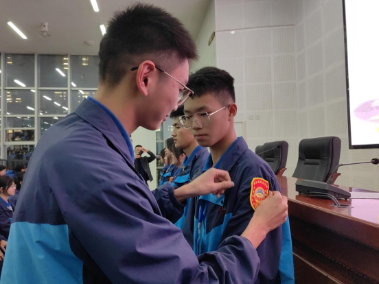 会东县和文中学举行学生会换届暨总结表彰大会插图9 会东县和文中学举行学生会换届暨总结表彰大会插图9