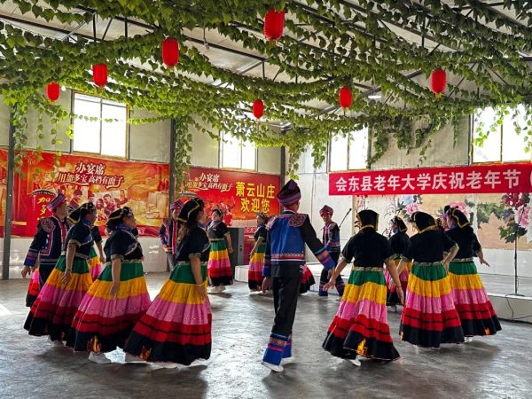 重阳节，会东县老人们用文艺汇演庆祝自己的节日插图1